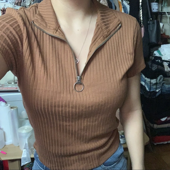 Prince & Fox Tops - ❤️3for$25 mockneck zip up knit shirt